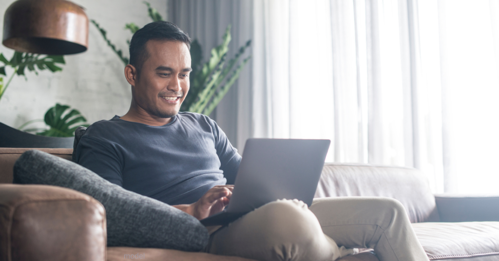 man taking quiz to find out skin type